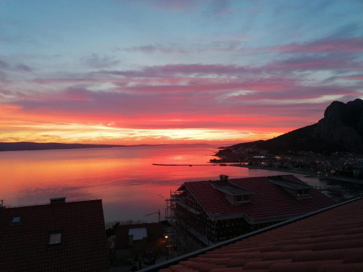 Geek Apartment Omiš Esterno foto