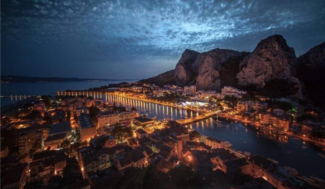 Geek Apartment Omiš Esterno foto