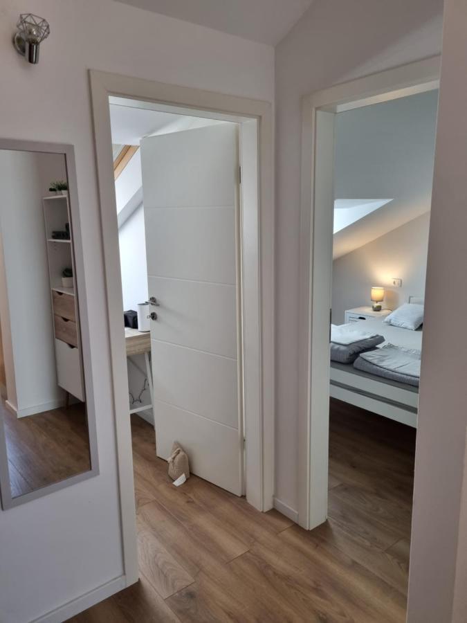 Geek Apartment Omiš Esterno foto