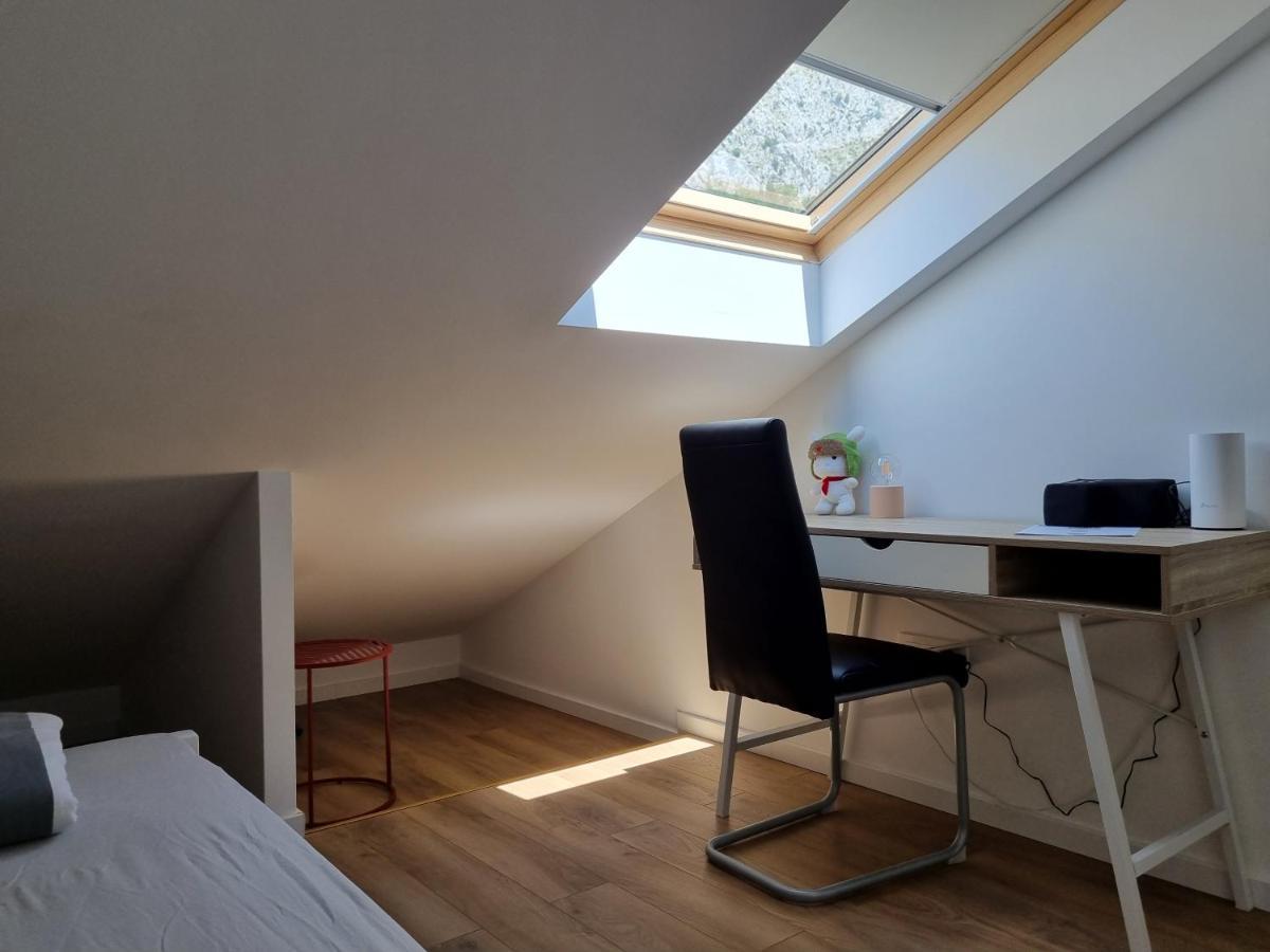 Geek Apartment Omiš Esterno foto