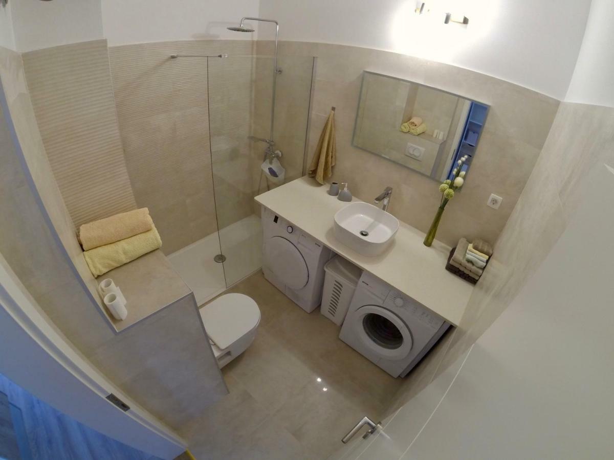 Geek Apartment Omiš Esterno foto